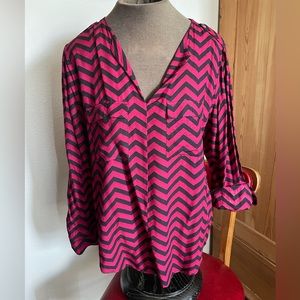 3/$15 EUC Escapade chevron blouse, long sleeve OR roll with tab. V neck AGGIE